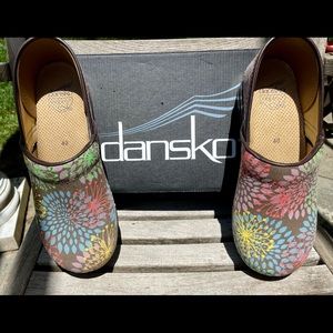 DANSKO CLOGS☮️NEW in BOX☮️unusual & fun